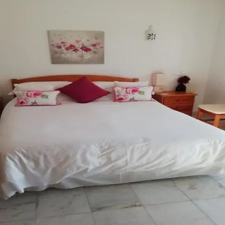 3 Bed Villa, Sleeps 6, Free Wifi, Quiet Location Budens