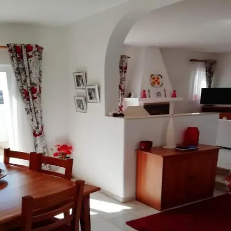 3 Bed Villa, Sleeps 6, Free Wifi, Quiet Location Villa