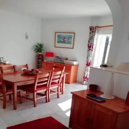 Villa 3 Bed Villa, Sleeps 6, Free Wifi, Quiet Location