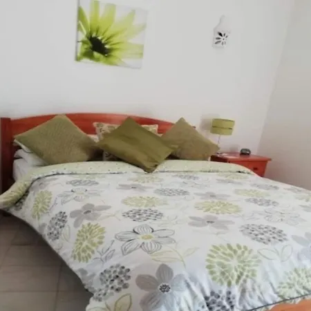 Villa 3 Bed Villa, Sleeps 6, Free Wifi, Quiet Location