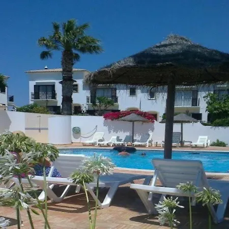 3 Bed Villa, Sleeps 6, Free Wifi, Quiet Location Βίλα *