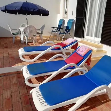 3 Bed Villa, Sleeps 6, Free Wifi, Quiet Location *